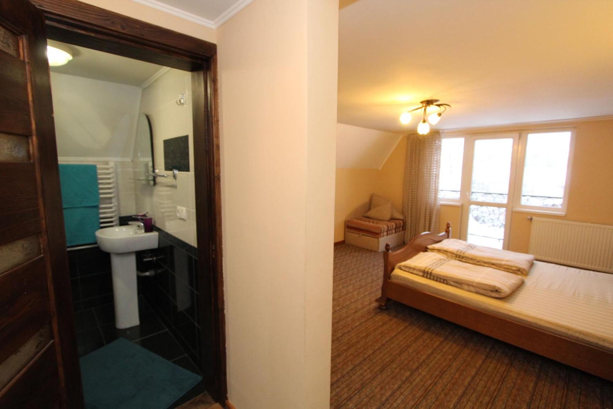 Затишний Міні-Готель "Rosky" Yasinya Habitación foto